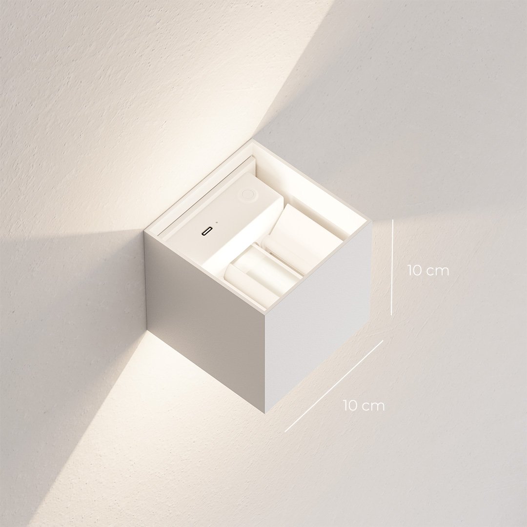 Illustrae LED Wall Light