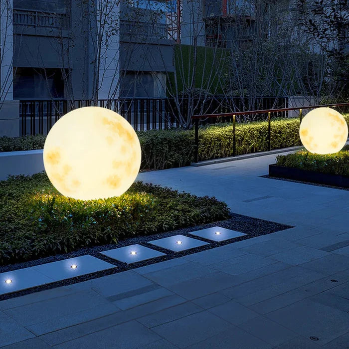 Moon-Shaped Garden Lamp