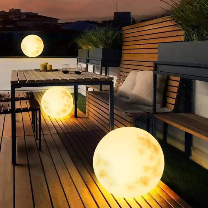 Moon-Shaped Garden Lamp