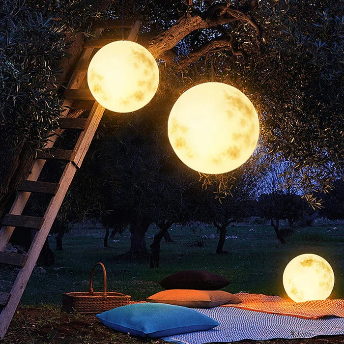 Moon-Shaped Garden Lamp