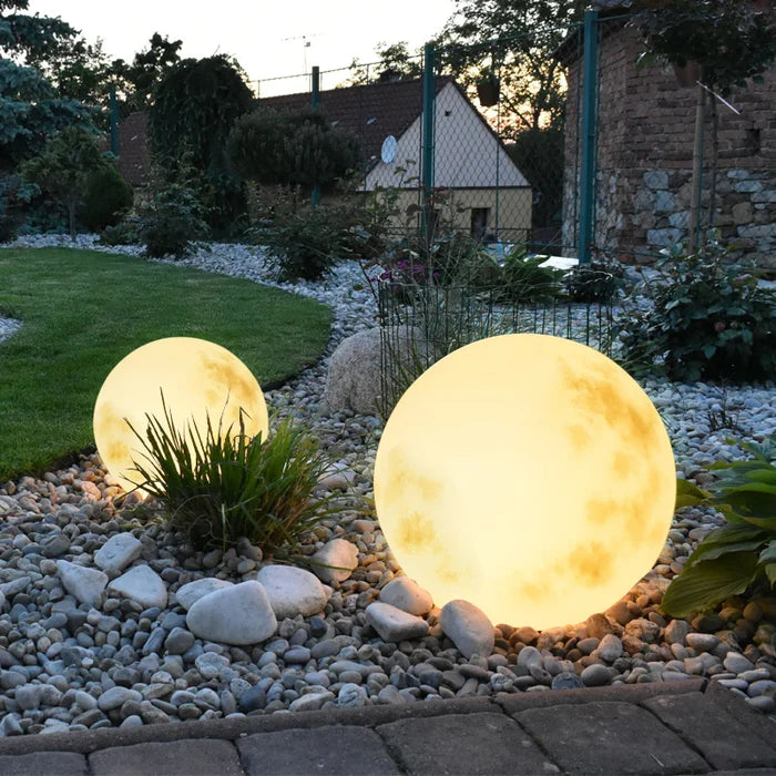 Moon-Shaped Garden Lamp